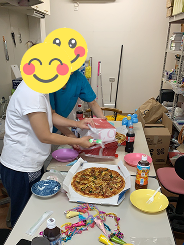 誕生会の準備中
