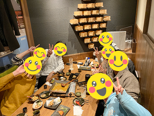 近所の薬局さん達と食事